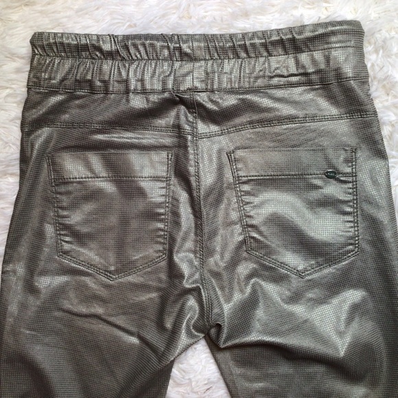 BEVY FLOG Metallic Gray Pants - Picture 6 of 13